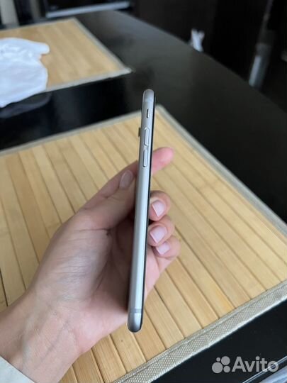 Телефон iPhone 6s