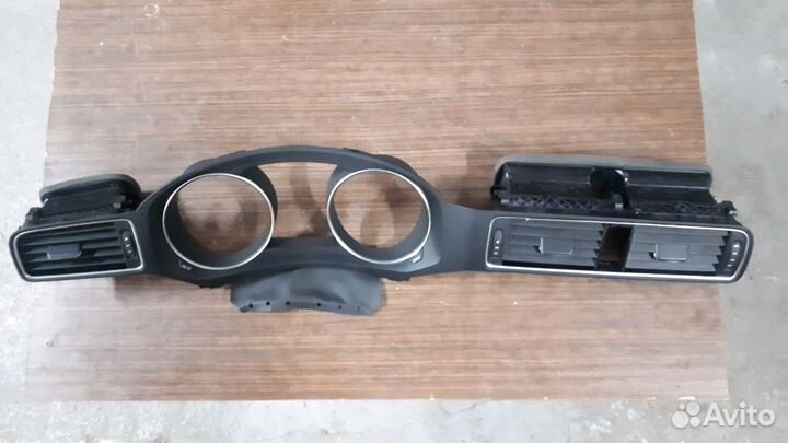 Jetta Накладка приборной панели с воздуховодами