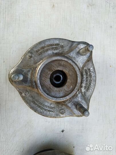 Опорные подушки передних амортизаторов W205