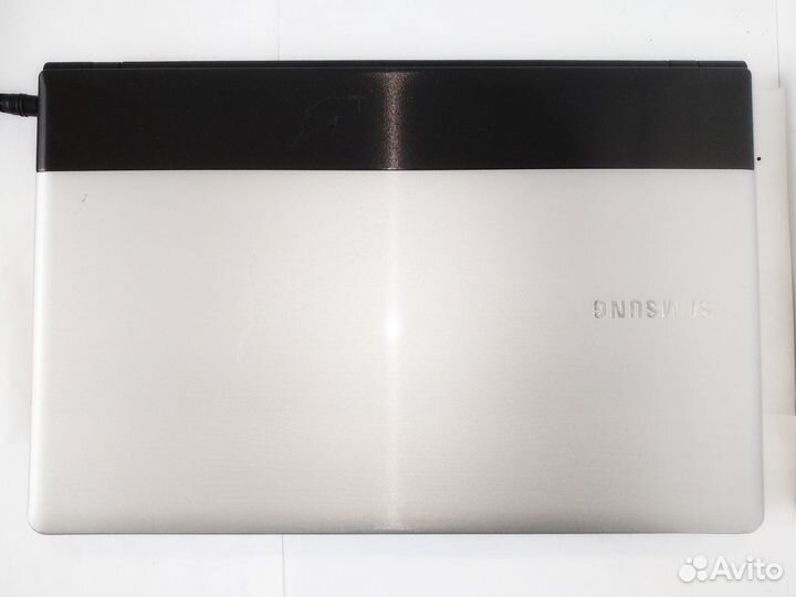 Ноутбук Samsung i3-2350M/4/HDD500/520mx/Win10/15.6