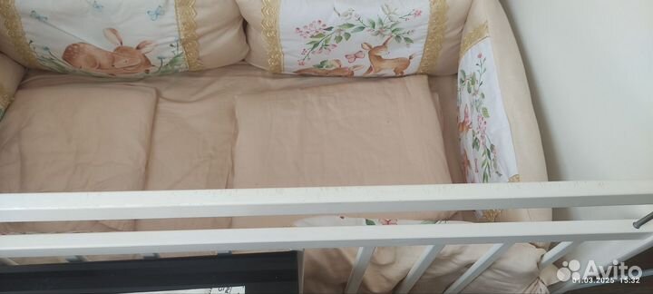 Детская кроватка с маятником и ящиком