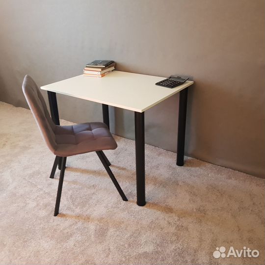 Компьютерный стол Белый 90*70 см. Черные ножки