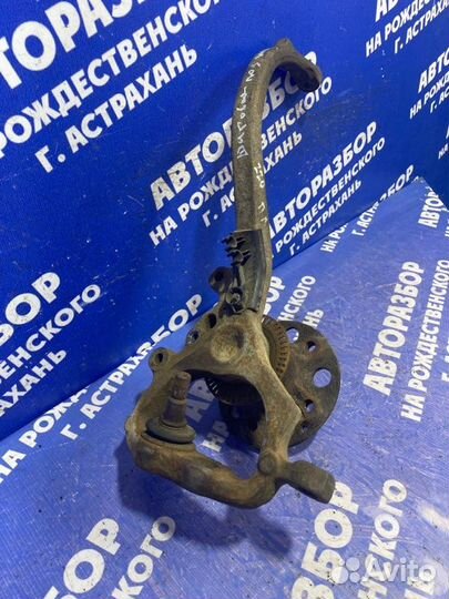 Передний левый поворотный кулак Mercedes-Benz W220