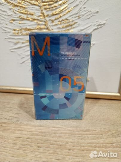 Escentric molecules 05