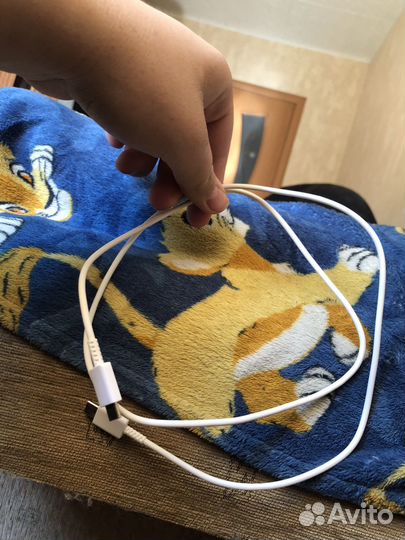 Провод для зарядки телефона