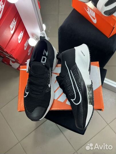 Nike air zoom tempo next р.42,43