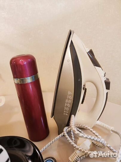 Набор посуды и утюг в одни руки