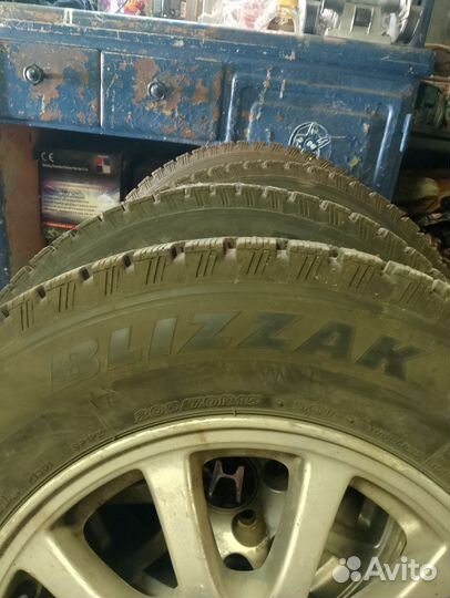 Bridgestone Blizzak Spike-01 205/70 R15 96T