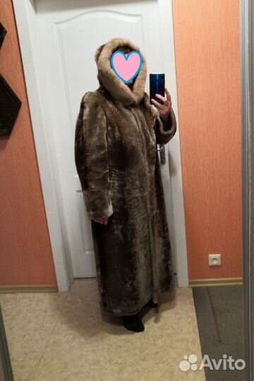 Мутоновая длинная шуба с капюшоном