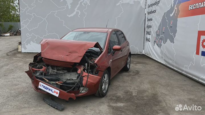 Повторитель на крыло белый Fiat Grande Punto (199)