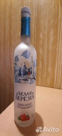 Бутылки пустые от водки и коньяка