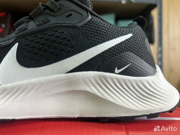 Кроссовки Nike для спорта и в зал