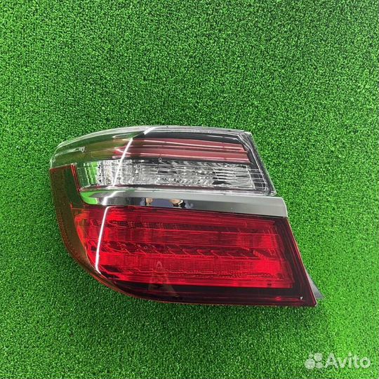 Фонарь левый Toyota Camry 14-17