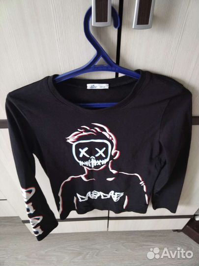 Продам костюм на мальчика и футболку