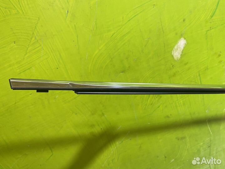 Молдинг двери передней Nissan Tiida C11 Новый