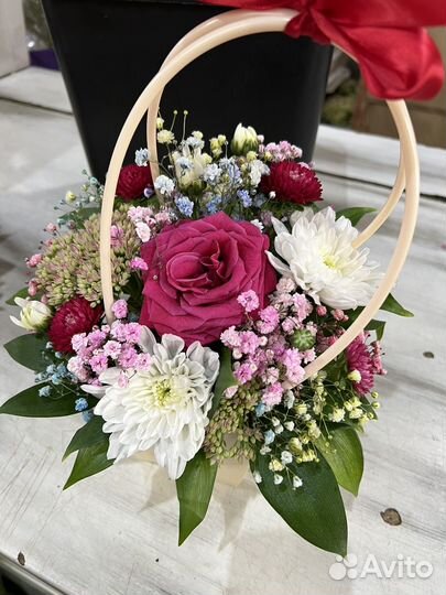 Корзинка для 1 сентября цветы букеты