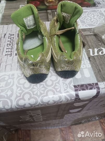 Кроссовки женские