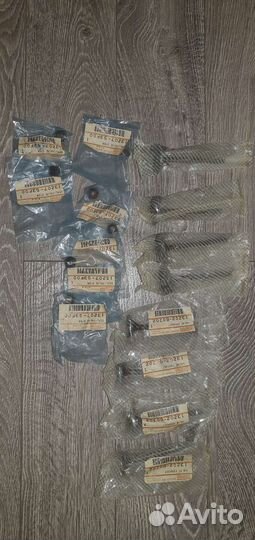 Клапана и маслосъемные колпачки Nissan 2.0 дизель