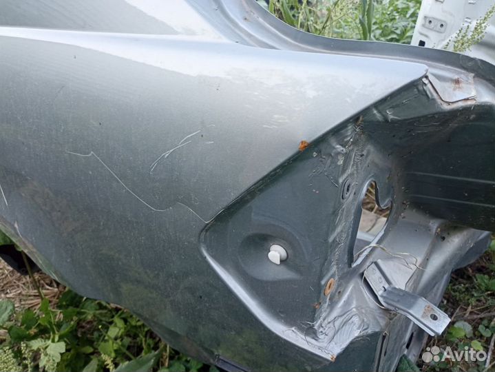 Задняя левая четверть кузов Nissan Tiida C11 Седан