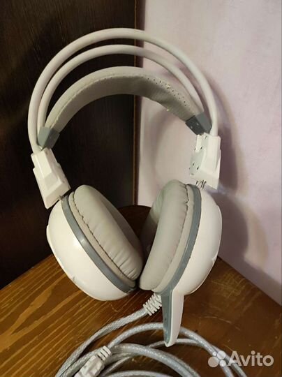 Наушники с микрофоном