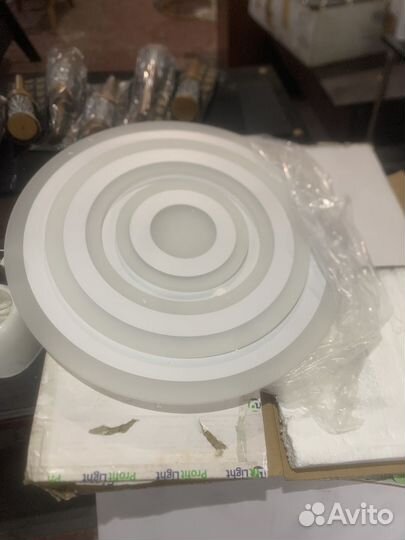 Люстра новая