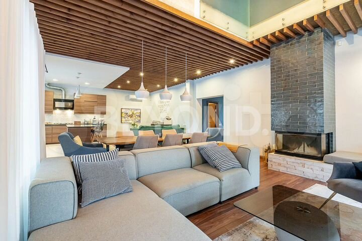 Дом 298 м² на участке 33 сот.