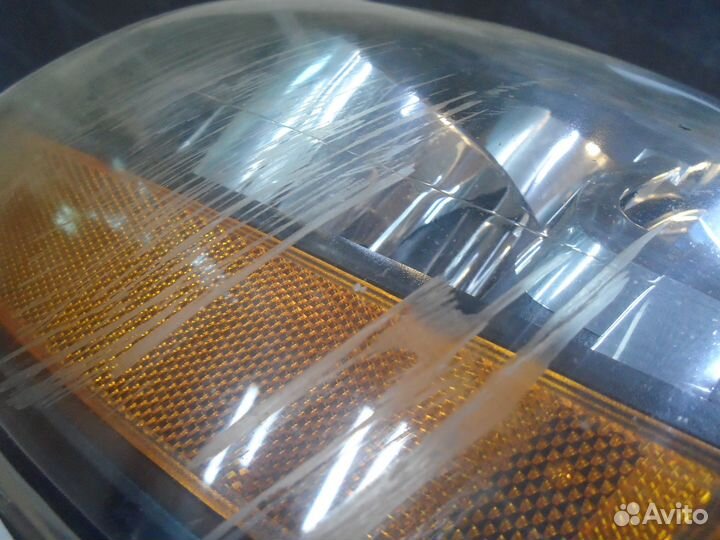 Фара правая Chevrolet Tahoe (2006-2014)