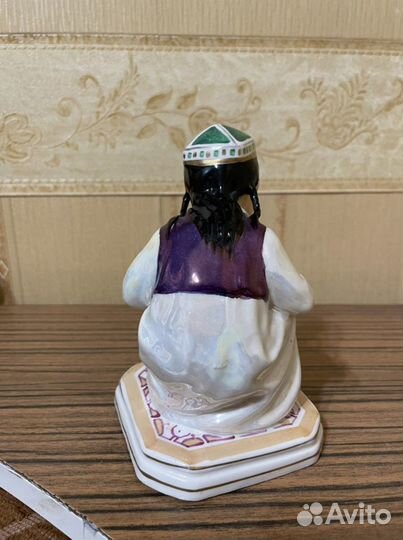 Статуэтка «Узбечка с чайником» 1958 фарфор Дулево
