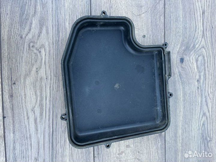 Крышка блока предохранителей Volkswagen Passat 1.8