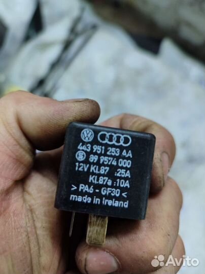 Реле топливного насоса Audi A4 B6 219