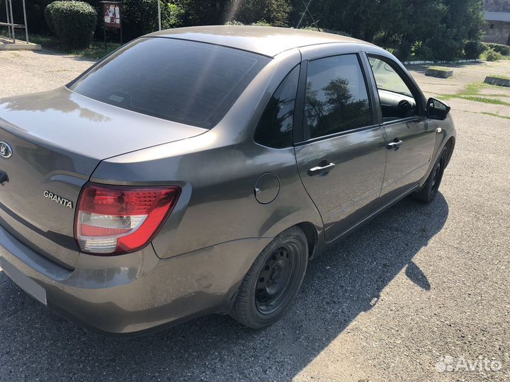 LADA Granta 1.6 МТ, 2018, 200 000 км