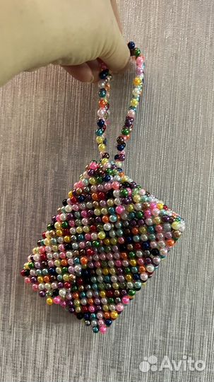 Кошелек из разноцветных бусин
