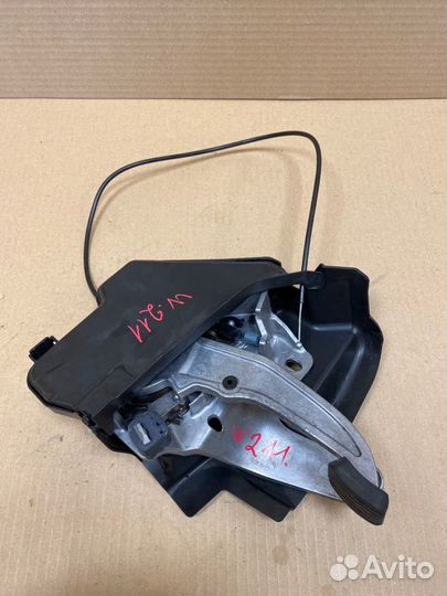 Педаль стояночного тормоза Mercedes-Benz E-Class