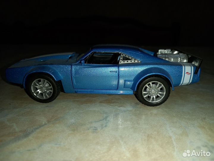 Модель Dodge Ice Charger 1:32