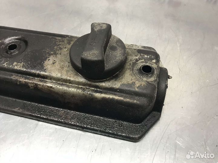 Клапанная крышка Volkswagen Passat (B3) 1991 г.в