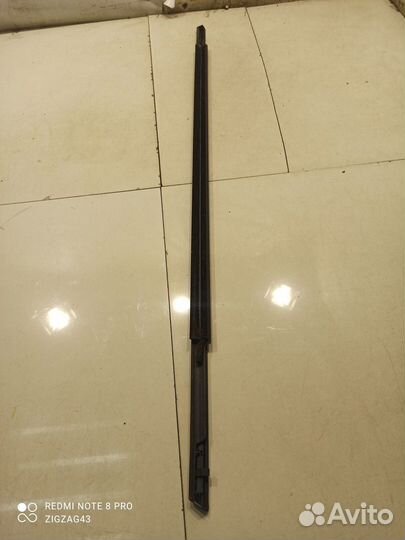 Уплотнитель стекла (задний, левый, внешний)