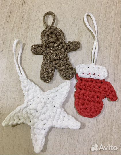Новогодние вязаные украшения