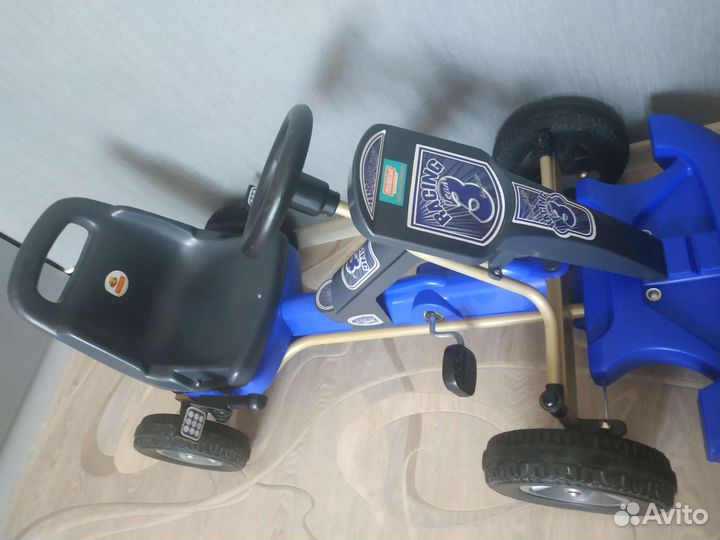 Каталка автомобиль с педалями 