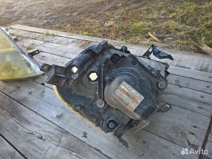 Фары ксенон honda stream rn1