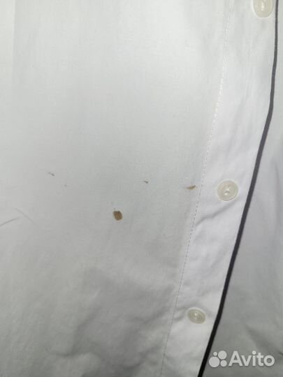 Белая рубашка и школьные брюки