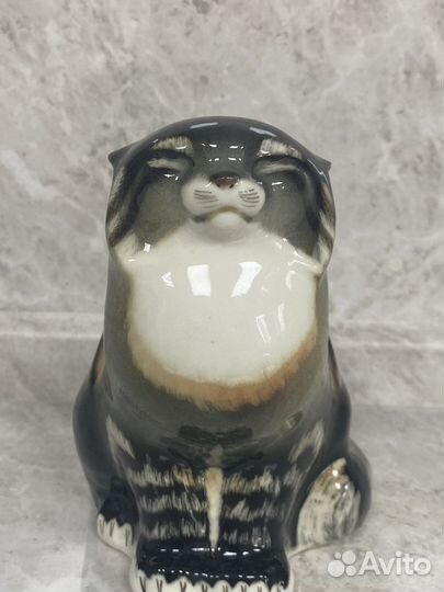 Фарфоровая статуэтка 