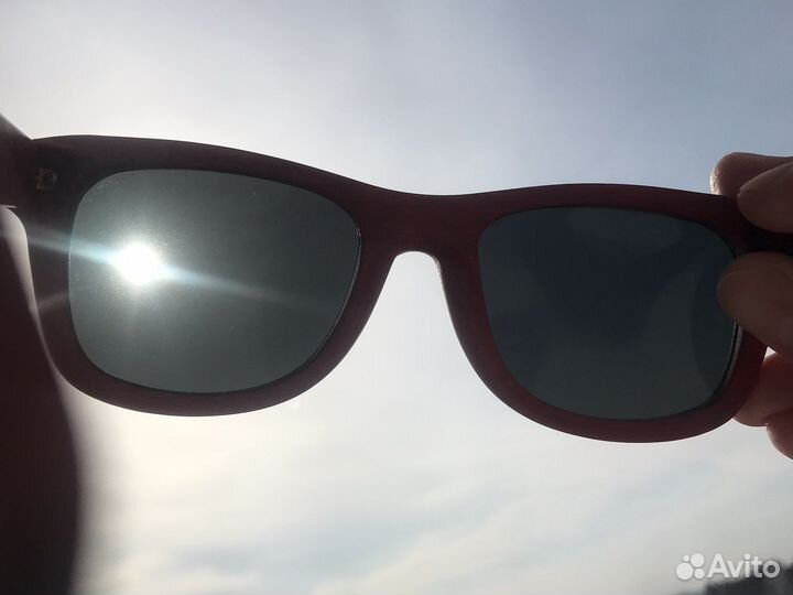 Солнцезащитные очки в деревянной оправе