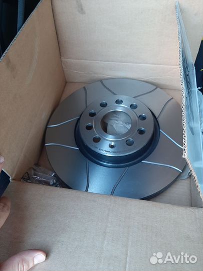 Передние тормозные диски brembo 09.9772.75