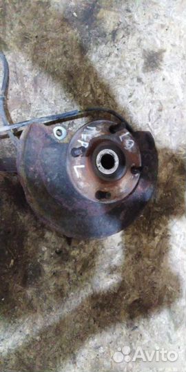 Ступица передняя левая Mitsubishi Lancer седан 1.6