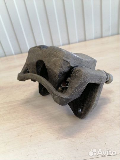 Суппорт передний левый Genesis G70 G4KL 2019