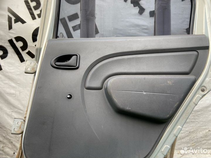 Обшивка двери задней правой Renault Logan