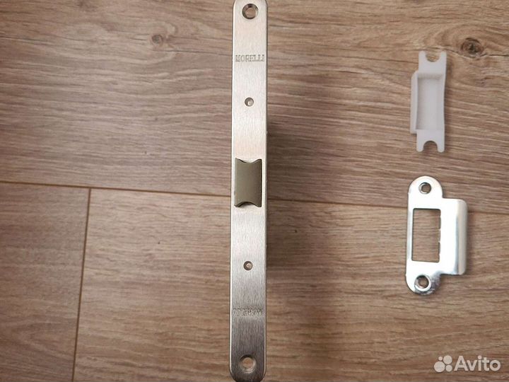 Замок дверной