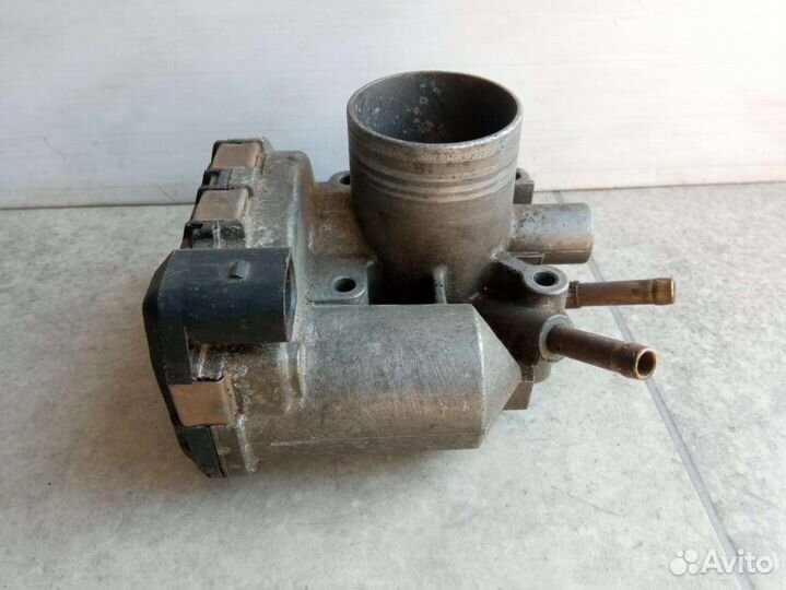 Дроссельная заслонка Volkswagen Caddy 2 033133062C