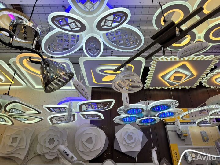 Люстра потолочная новая