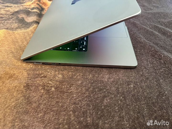 Macbook Pro 16 2021 M1 Max 64GB 1TB Рст клавиатруа